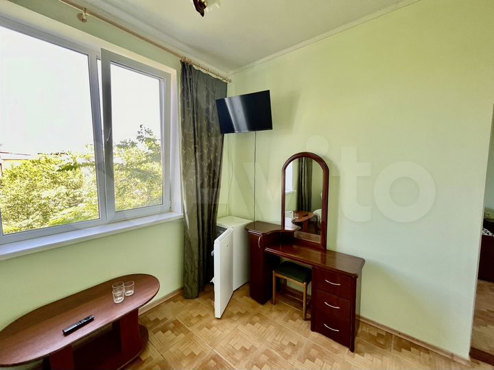 Комната 25 м² в > 9-к., 2/2 эт.