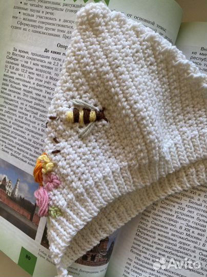 Шапка ручной работы с вышивкой