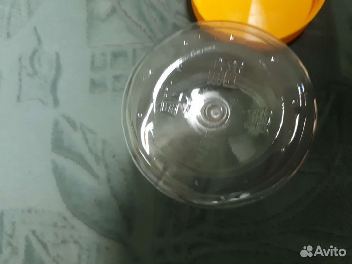 Пластиковые банки с крышкой