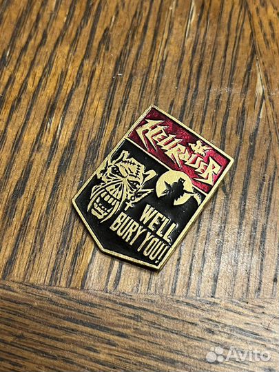 Значок и пластинка hellraiser We’ll bury you