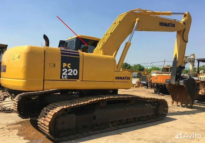 Стекло кузовное у стрелы экскаватор Komatsu PC220