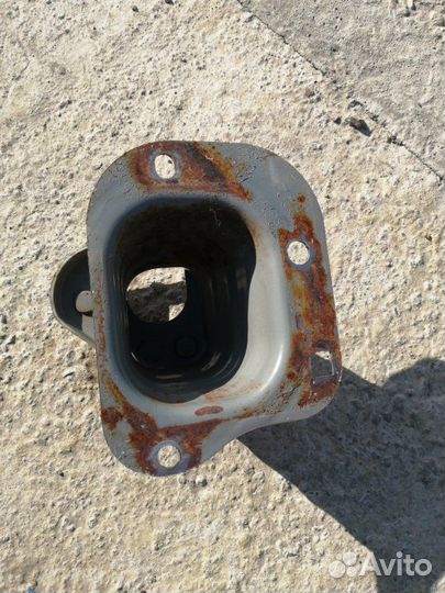 Крепление усилителя бампера переднее левое Nissan