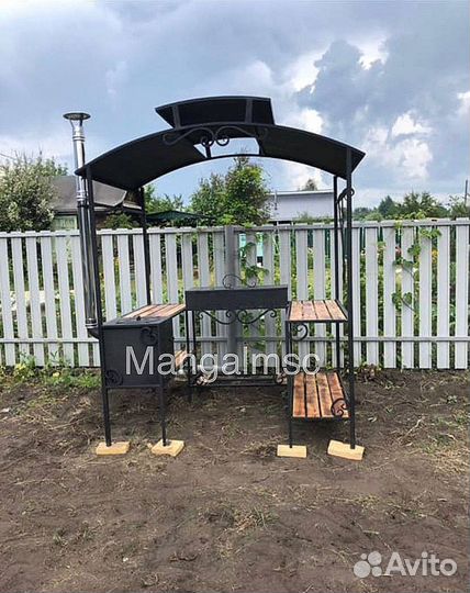 Мангал с крышей