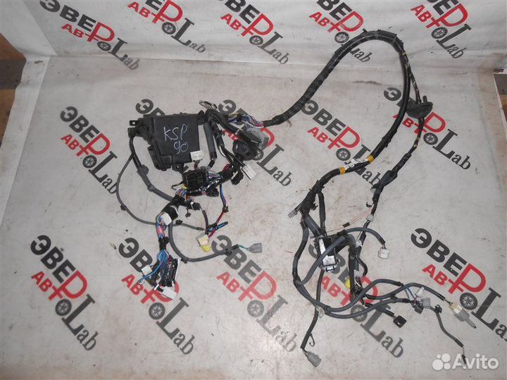 Коса под капот Toyota Vitz KSP90 1KR 2007