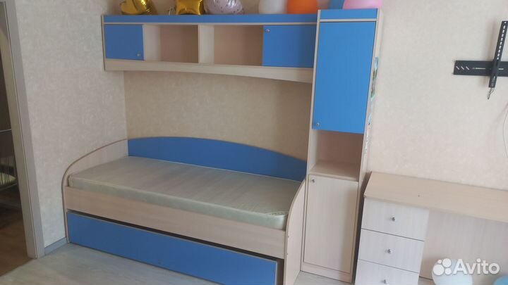 Детская кровать с шкафом и полками