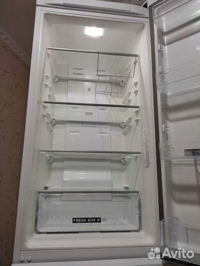 Холодильник Whirlpool. No Frost