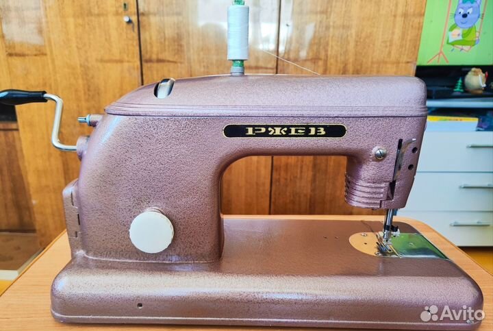 Швейная машинка ручная СССР