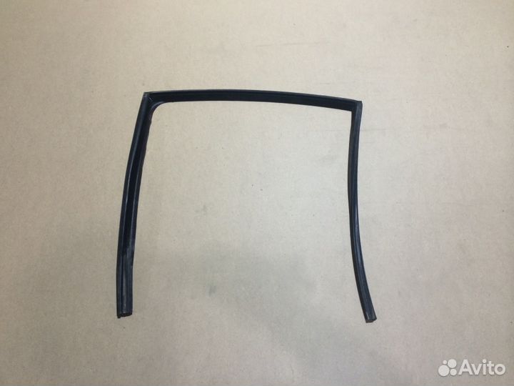 Уплотнитель двери резиновый BMW F10/F11