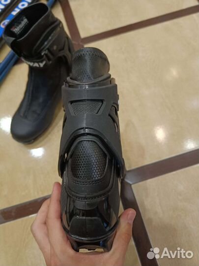 Беговые лыжи с ботинками и лыжными палками