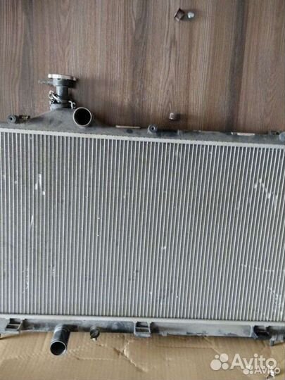 Продам радиатор Митсубиси Аутлендр