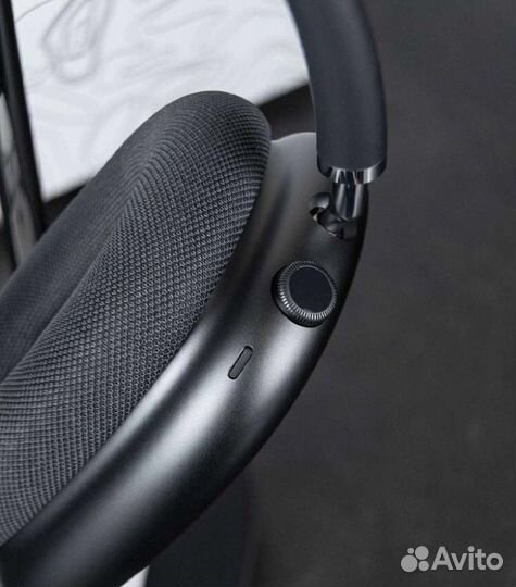 AirPods Max Black / White