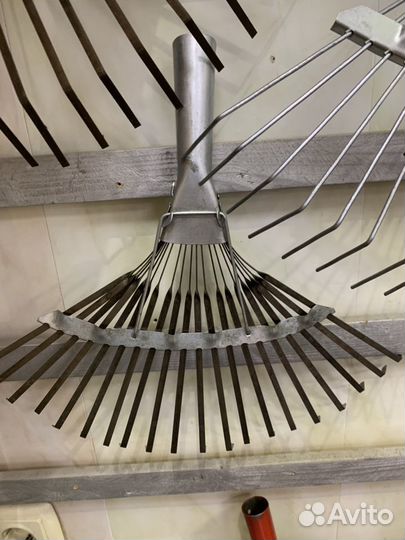 Грабли и другой садовый инвентарь