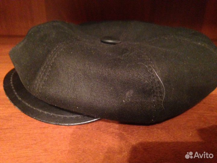 Кепка черная, теплая, с отворотом