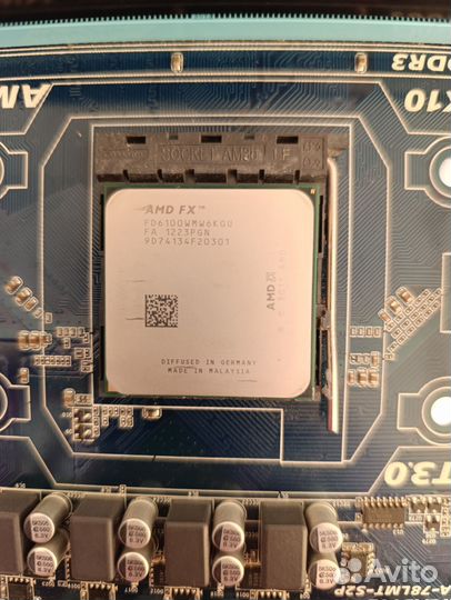 Материнская плата с процессором и памятью