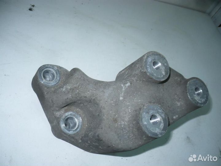 Кронштейн кпп левый Opel Astra J