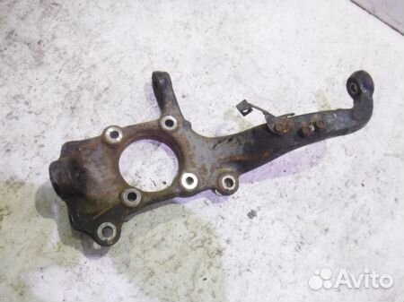 Кулак передний правый