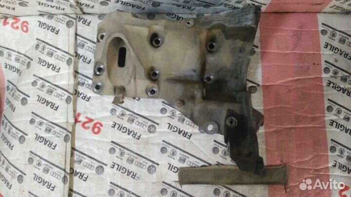 Кронштейн компрессора кондиционера Porsche Cayenne