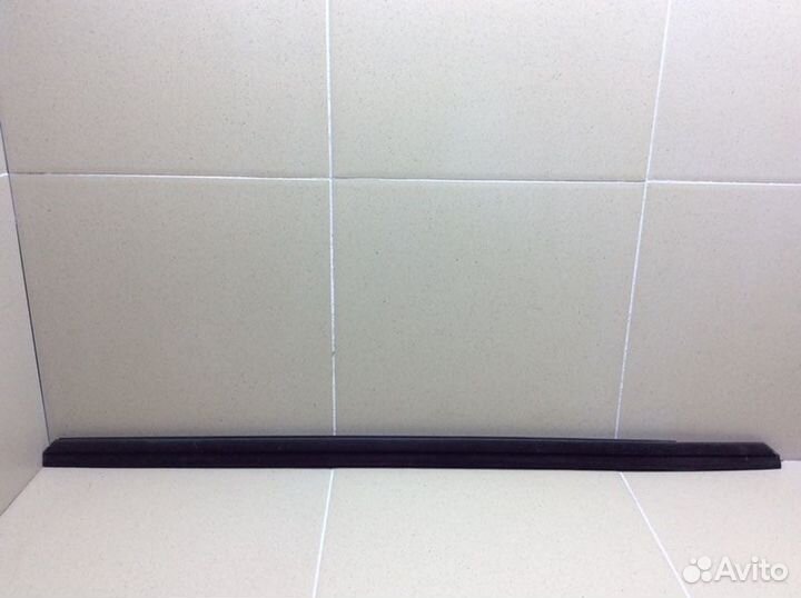 Накладка стекла передняя левая Hyundai Starex H1