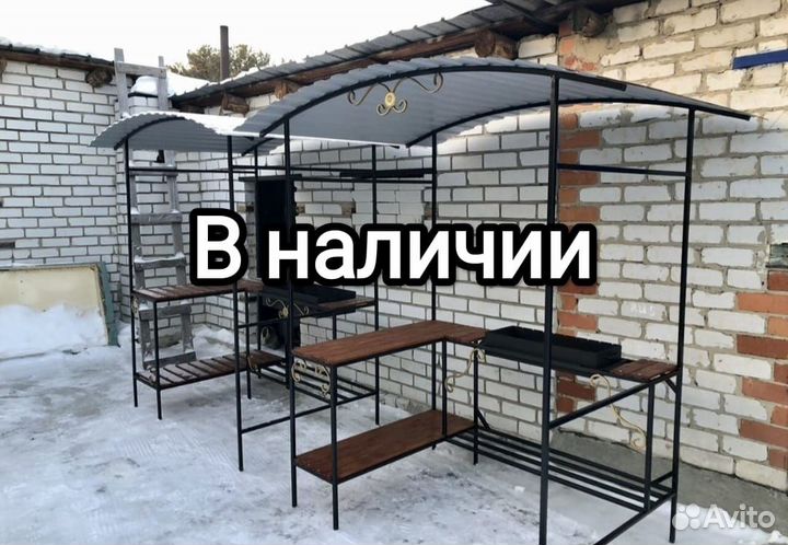 Мангальная зона из металла с крышей