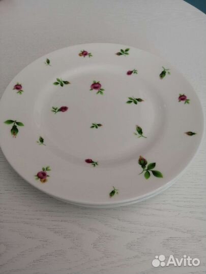 Фарфоровые тарелки набор
