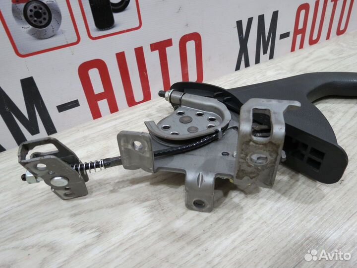 Рычаг стояночного тормоза Hyundai Solaris 2