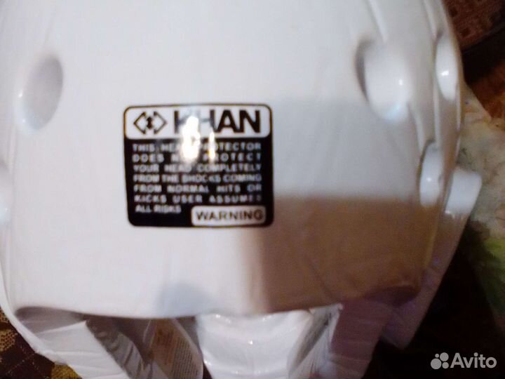 Шлем и перчатки для боевых видов спорта. детские