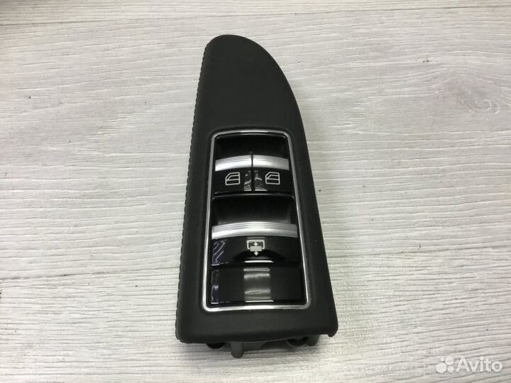 Блок управления стеклоподъемником задний правый