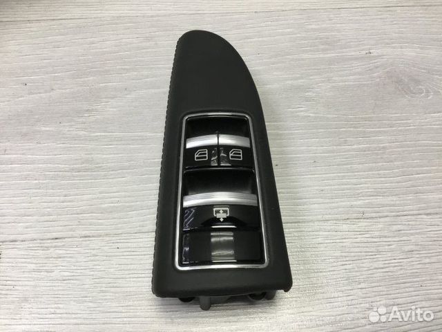 Блок управления стеклоподъемником задний правый