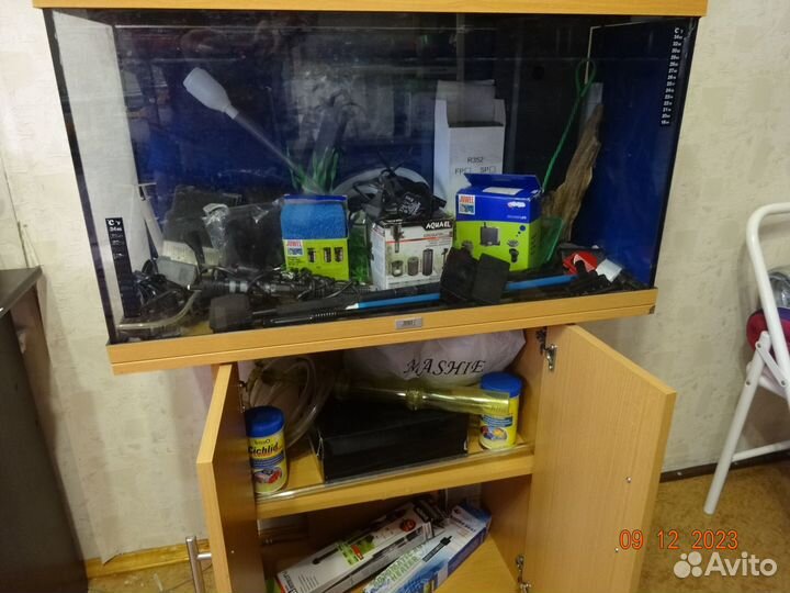 Аквариум б\у ювель 125 л с тумбой продам