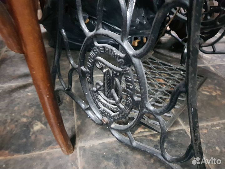 Чугунная станина швейной машинки пгмз красивая