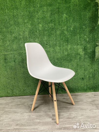 Стулья кухонные Eames в наличии