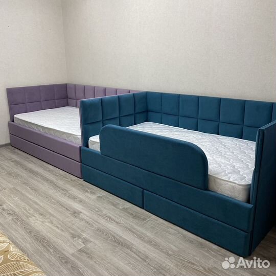 Кровать диван для ребенка подростка со спинками