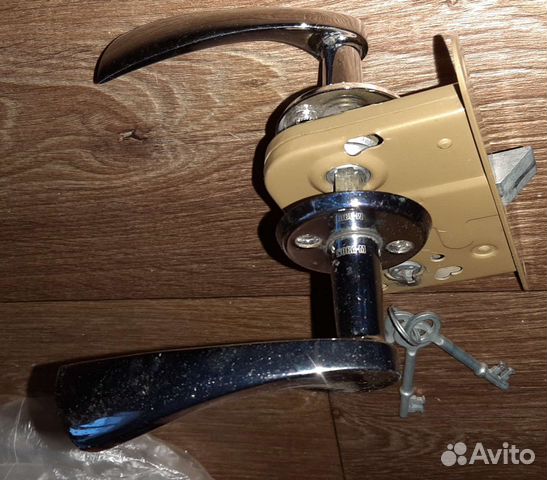 Замок врезной с ручкой