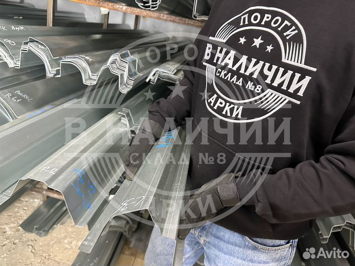 Левый порог Nissan Laurel C35