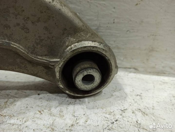 Рычаг задний нижний правый