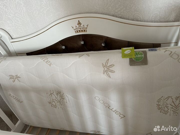 Детская кроватка с маятником Гандылян