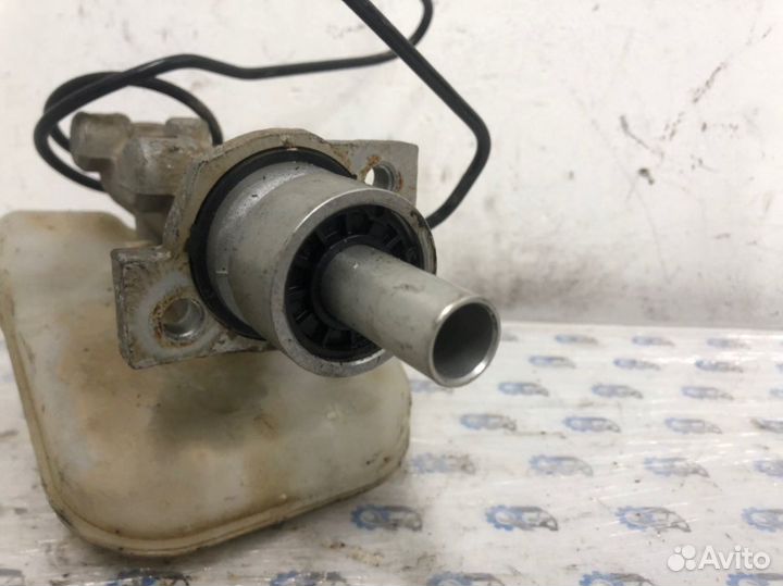 Главный тормозной цилиндр Mercedes E220 W210 611