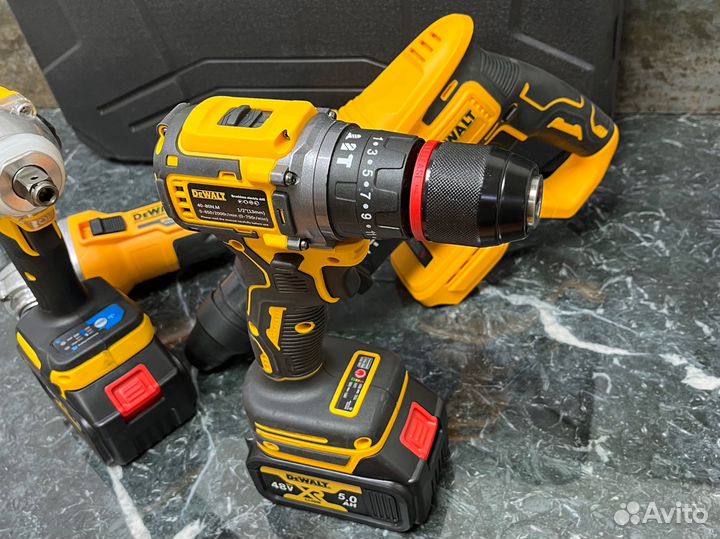 Бесщеточныц набор Dewalt 4в1 в кейсе