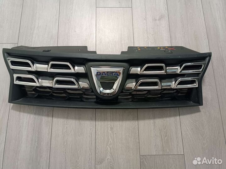 Решетка радиатора Рено Дастер Dacia duster
