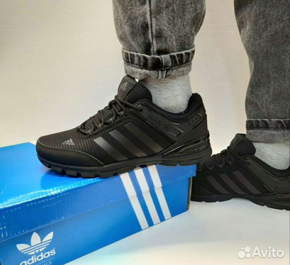 Кроссовки Adidas р-ры 37-41 артикул 266 чер/чер