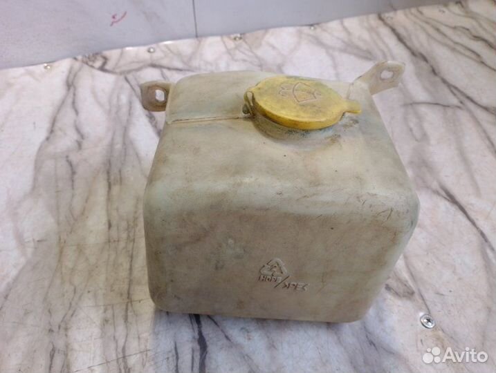 Бачок омывателя Kia Sportage FE