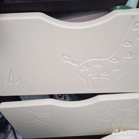 Детская кроватка с маятником и ящиком