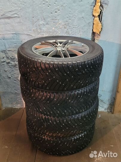 Комплект колёс с резиной Nokian 215/60 R16