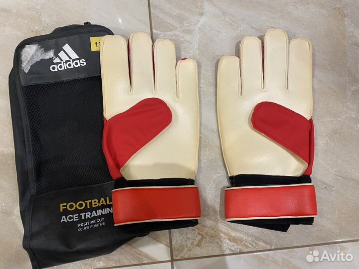 Перчатки вратарские, разм. 11, любит