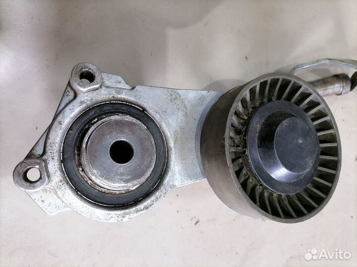 Натяжитель ремня генератора Mercedes 190 W201 1993