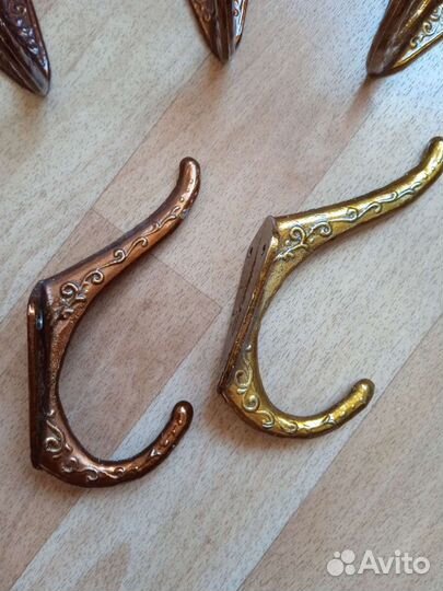 Крючки для вешалки в прихожую