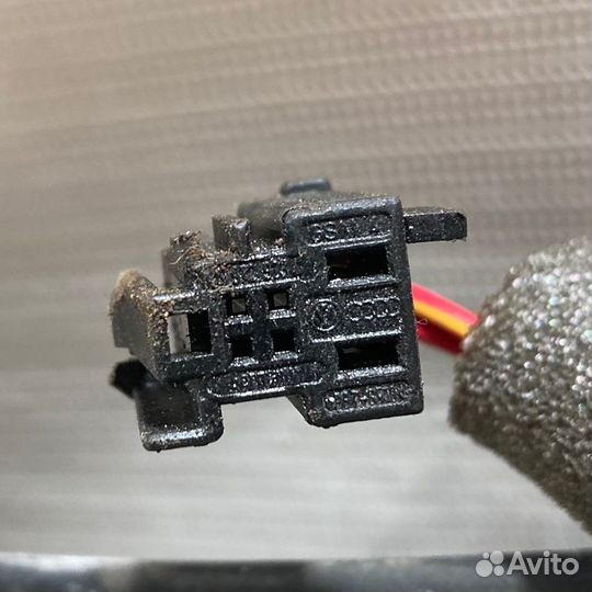 Стеклоподъемник передний правый Skoda Yeti