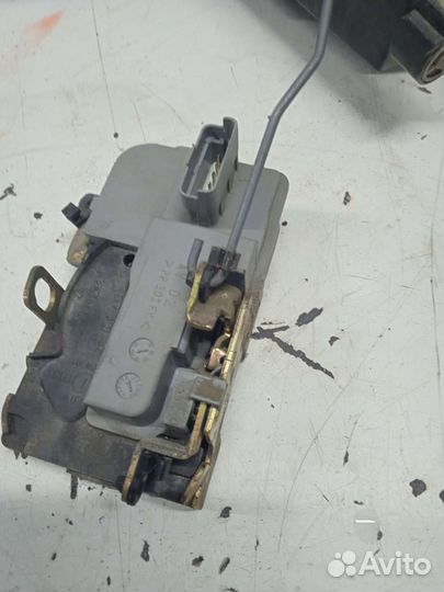 Замок двери передний правый Peugeot 206 Пежо 206