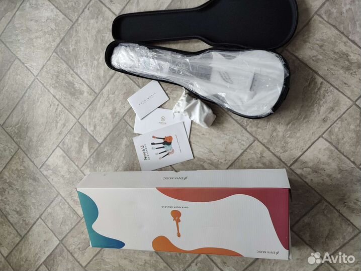 Укулеле из карбона Enya Nova U White