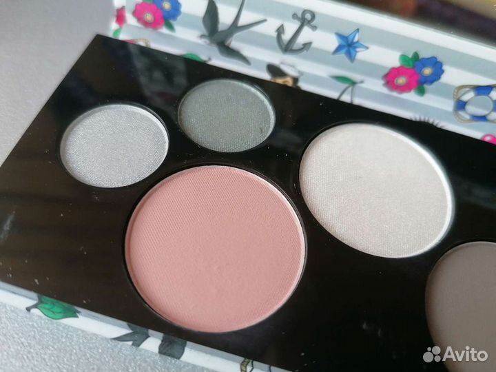 Палетка теней essence